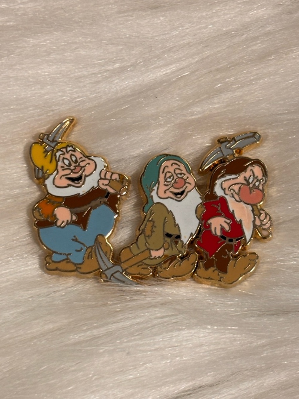 DISNEY SNOW WHITE AND THE SEVEN DWARFS ~ HAPPY SLEEPY GRUMPY PIN VINTAGE